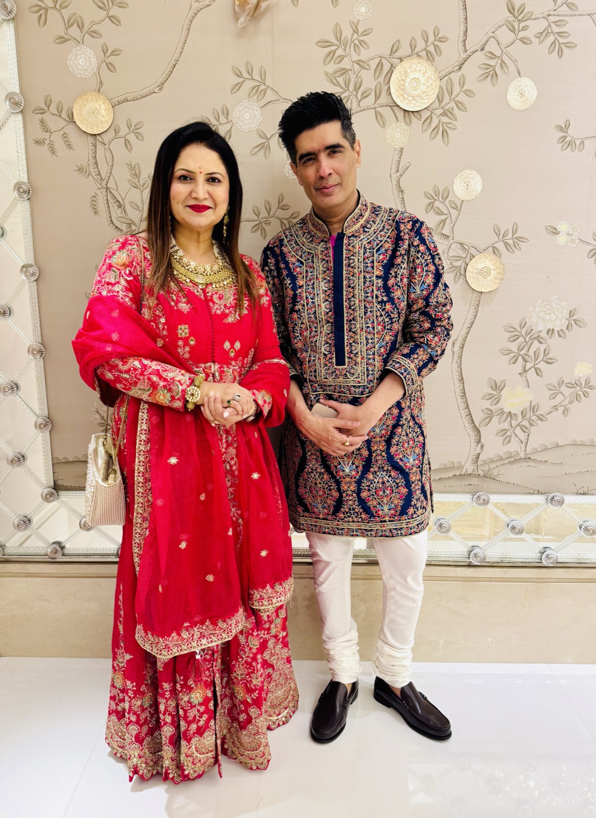 Dharini Thakker with guests — backstage moments